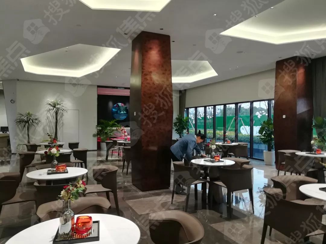 独家！大华锦绣四季售楼处实景首曝光！将推约99-135㎡3房，自带2万㎡商业+11所学校