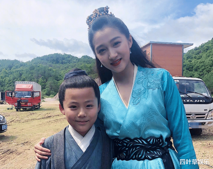 [关晓彤]《我就是这般女子》杀青，关晓彤古装造型好评，看到男主收视稳了