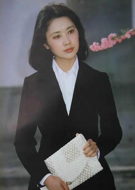 娱乐圈|出生在50年代的娱乐圈四大美女如今都成了花甲老人,谁才是最美