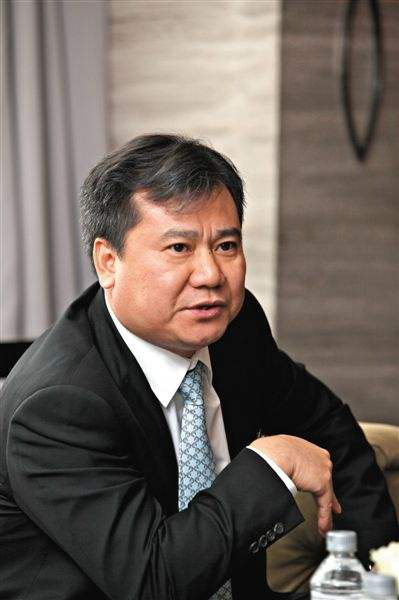 张近东|他是年入6000亿的隐形富豪，投资万达亏损，直接买下37家万达百货