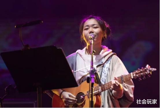 「张艺兴」做“神曲制造机”的下场，就是圈子里得不到认可，圈子外被也嫌弃