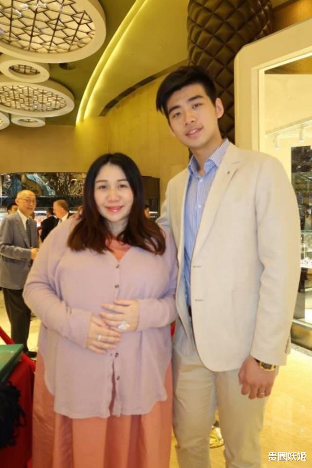 发型|何超盈开心庆祝瘦身成功，近照与孕照对比效果明显，曾胖得像座山