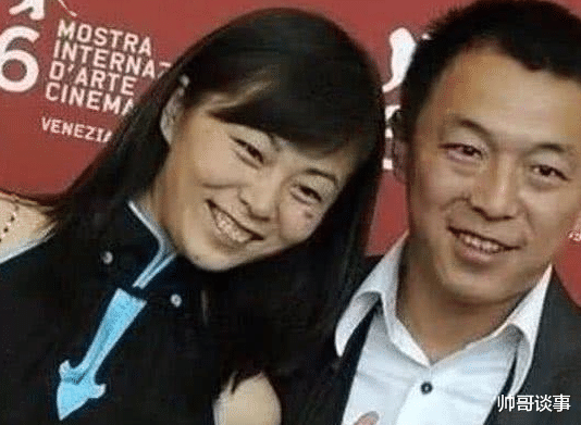黄渤|46岁黄渤老婆照片曝光，原来是熟悉的她，难怪“看不上”林志玲