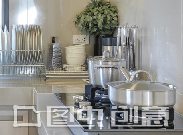 ＂为啥买餐具要认准304不锈钢？不锈钢的这些区别，要知道＂