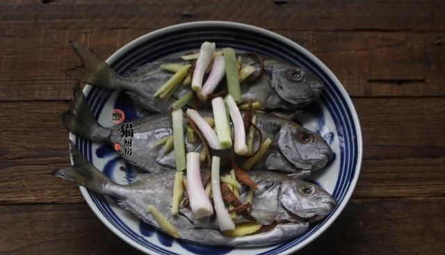 海鱼|别看这鱼太小,却是潮汕人最喜欢吃的一种海鱼,不加盐都很美味