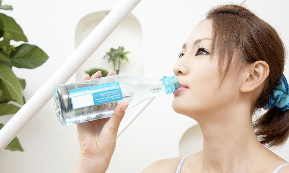 『肠胃』钟南山提醒：早起睡前爱喝“这种水”的人，迟早会将你送进医院