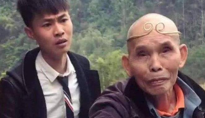 『阿斯顿·马丁』网红“鼻祖”许华升,出门开阿斯顿马丁,副驾驶揭秘“爆红”原因