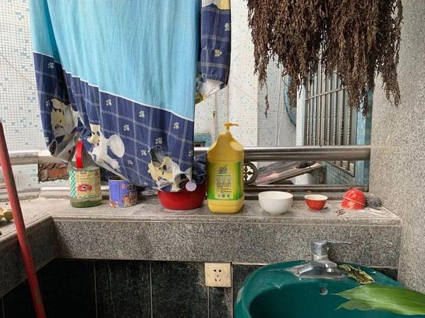 警察|57岁阿姨被楼下男子“骚扰”三年，警察一来画风“全变了”