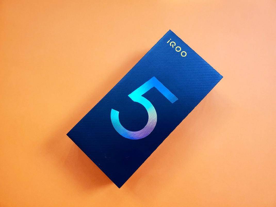 诺基亚|iQOO 5火力全开，表现强劲的性能旗舰带来极致游戏体验