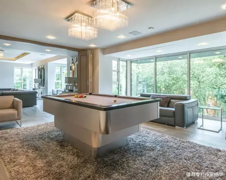 足球场|曼联传奇离婚伤心欲绝甩卖豪宅，售价3400万元，包含足球场和果岭