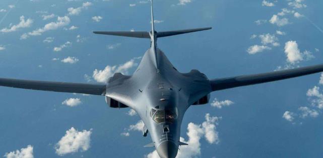 俄罗斯■“北极熊”彻底被激怒，苏30紧急升空，15个导弹营随时准备开火