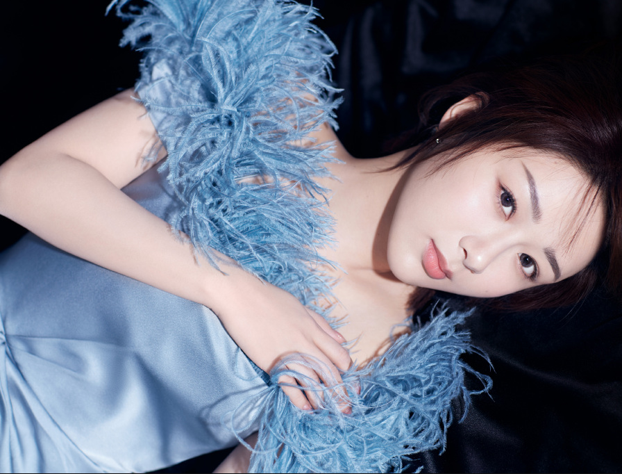 程潇|晚会还未开始，程潇先美上热搜，“白天鹅”造型贼漂亮啦