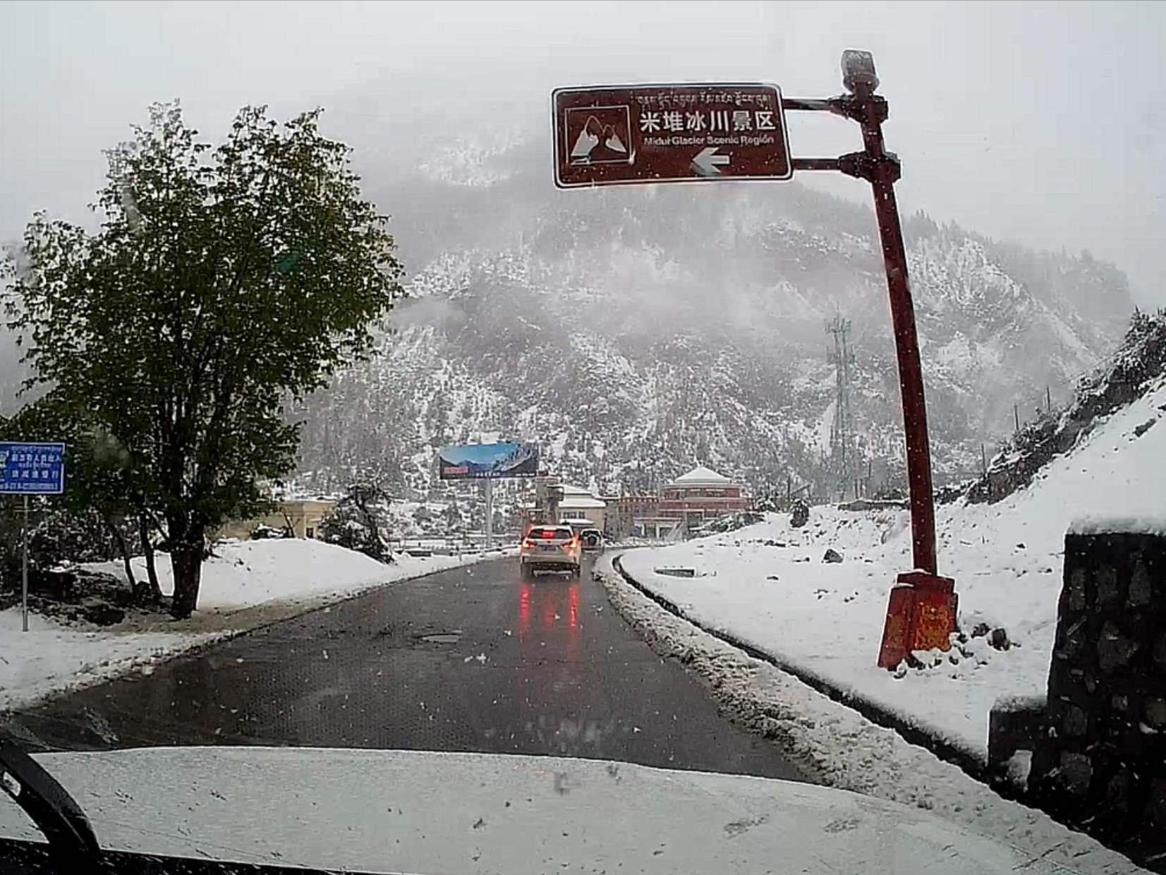 塌方|川藏318最容易断路的地段，一路塌方落石不断，带你体验惊魂自驾