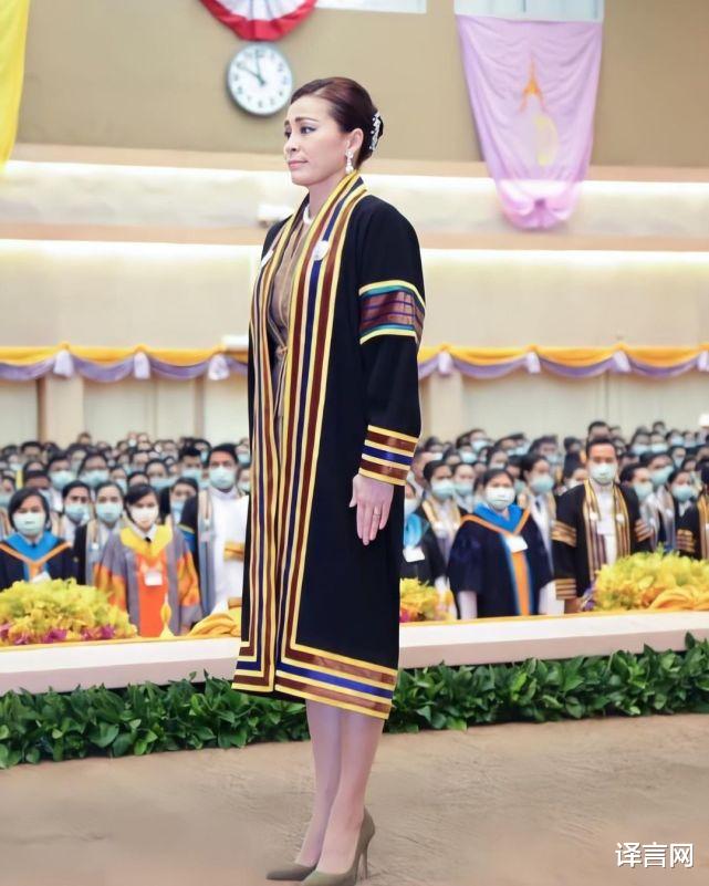 诗妮娜|泰国35岁诗妮娜贵妃干农活,穿迷彩裤英姿飒爽得泰王宠爱,瘦到皮包骨