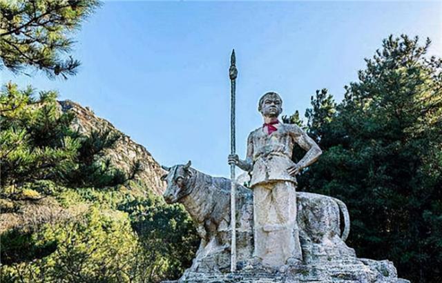 臆说古史|王二小墓地现状：葬于牺牲处，儿时玩伴守墓59年