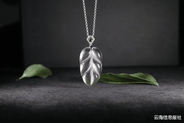 撞脸|撞脸冰种翡翠的玉石？奥陶玉也该有它的名字