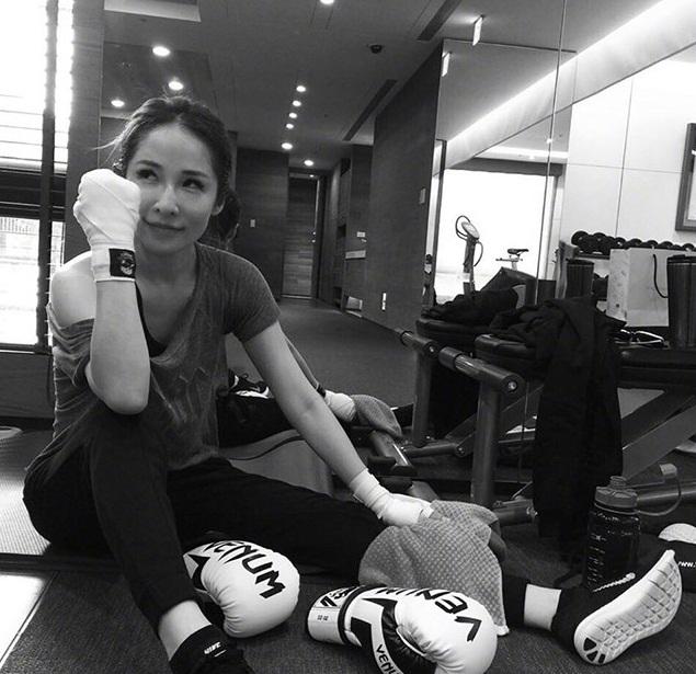 带你看看萧亚轩的豪宅，真不愧是亚洲天后，连衣帽间都有电梯