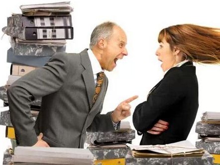 「」领导当众批评你，忍耐？回怼？还是……