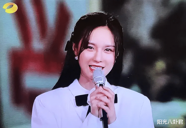 宋茜|金鹰节女星状态大赏：宋茜身形堪比巨蟒，关晓彤穿的像城乡结合部