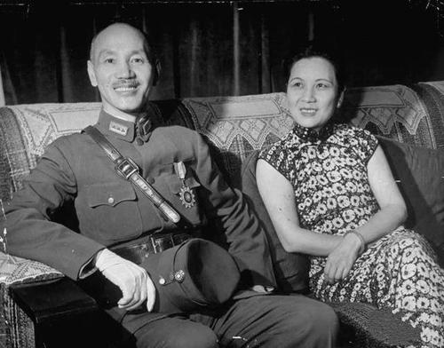 『宋美龄』宋美龄为掩盖和张学良难以启齿的秘密,公然与蒋介石反目成仇