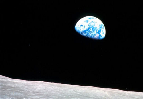 「月球」1967年后，有12位宇航员登月，看到地球全貌后，为何感到很渗人？