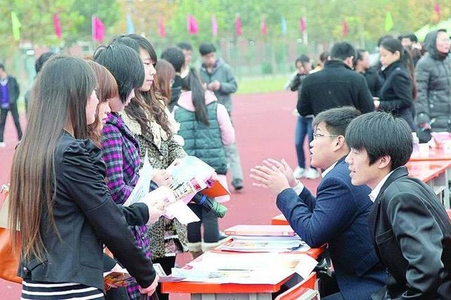 大学|高考推迟一个月进行，录取通知书的发放会延迟吗？开学会推迟吗？