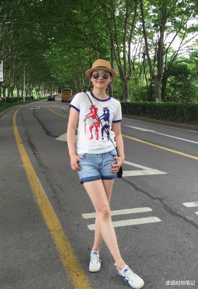 『狗啃刘海』梅婷为扮嫩真拼!穿水手服剪狗啃刘海,硬把自己捯饬成日系少女