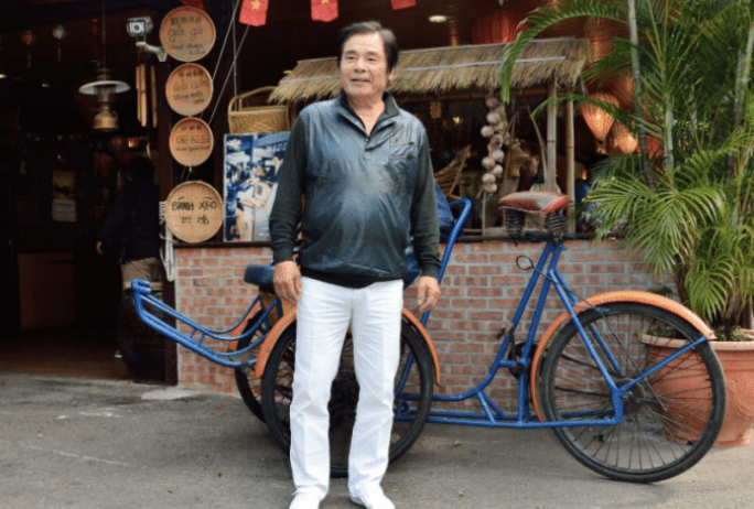 |最风光时他娶了6个老婆,破产后跑的一个不剩,今72岁又娶小娇妻