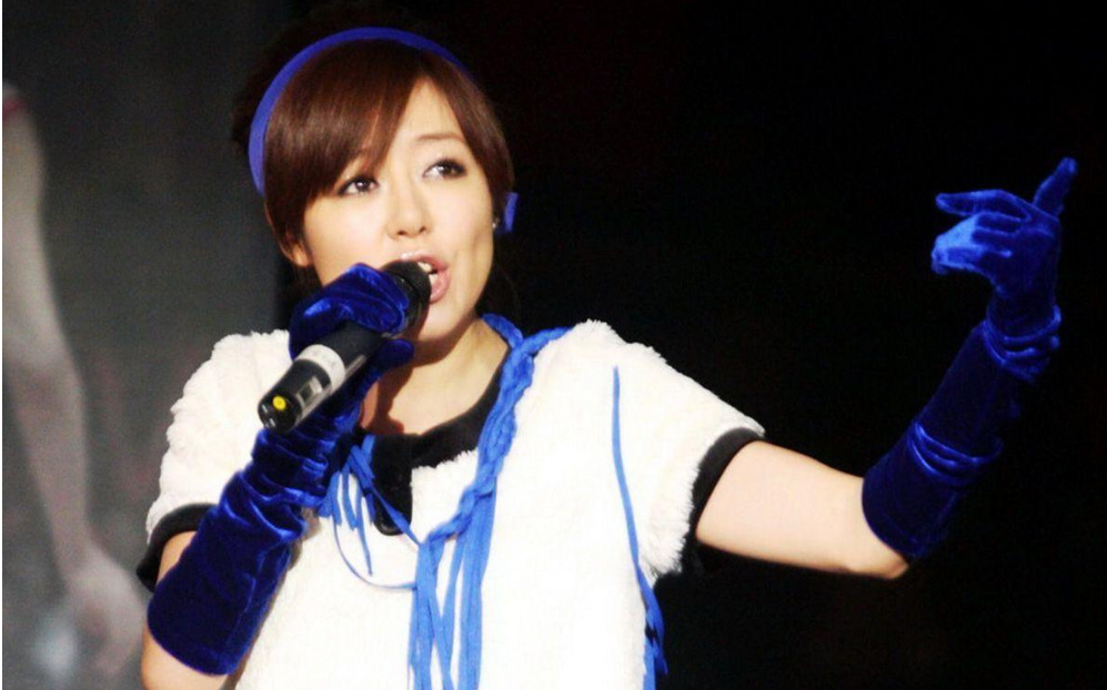 超女|曾经超女冠军至今未婚，为生活跑小县城商演，自嘲：我早就不红了