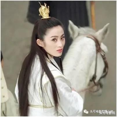 王晶▲最老张无忌！40岁林峯演古天乐儿子，离子烫+座山雕？网友：告辞