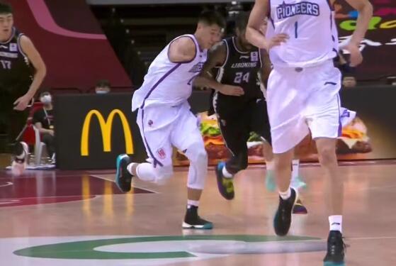 郭艾伦|郭艾伦替补彻底激活一将！三分10中7，“吉他”哥不用回来了