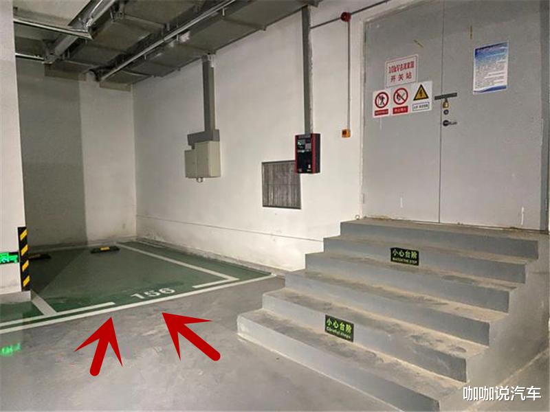 电动车|女车主花9万买车位,交付时却愣住了:这是给电动车设计的?