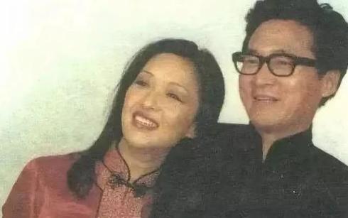 胡因梦|1980年,胡因梦穿睡衣与李敖结婚,刚过115天,因便秘被扫地出门