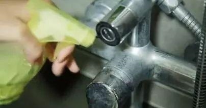 在卫生间里放一把食盐，一年下来能省好几百块，赶紧试一试