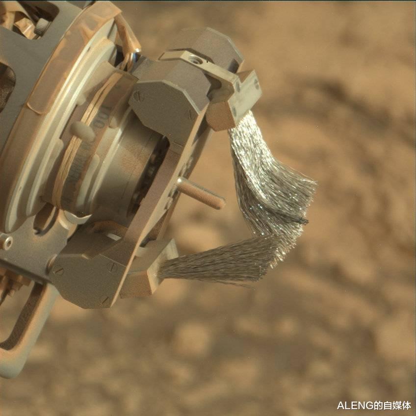 火星|7月27日，好奇号传回的高清照片中，有一张与众不同