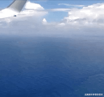 #UFO#传说中的“飞棍”再一次出现！紧贴飞机舷窗，曾多次在中国被目击