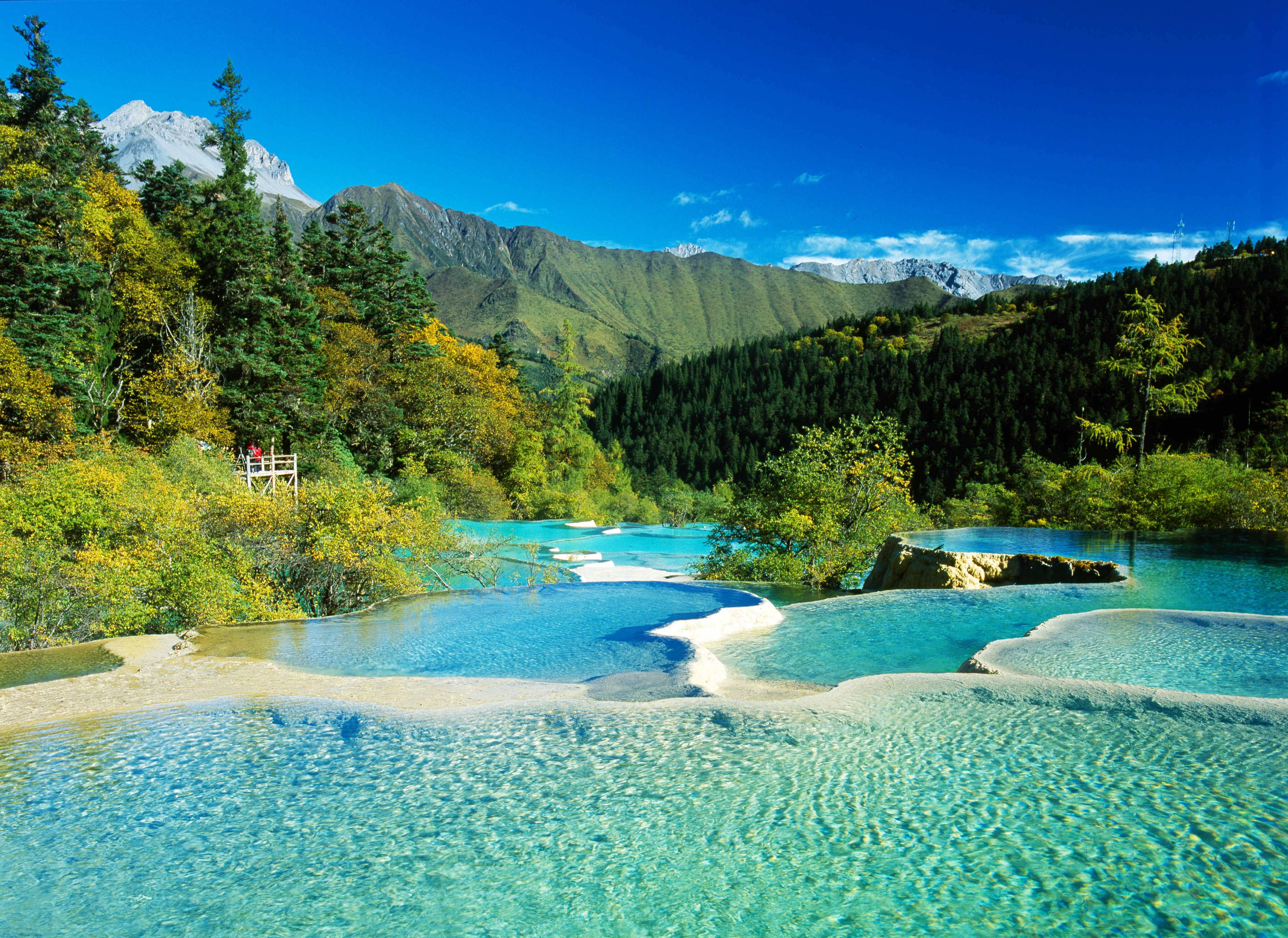 九寨沟|它四季景色很迷人，被称为人间仙境，来了会走不动路