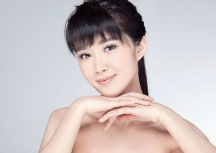 童星@一家四口全是演员，爸爸是影帝，儿子是童星，妈妈和女儿都是美女