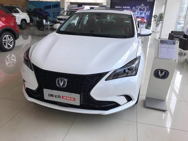 长安逸动|国产车不好?“长安逸动”与“日产轩逸”对比,差距不大!