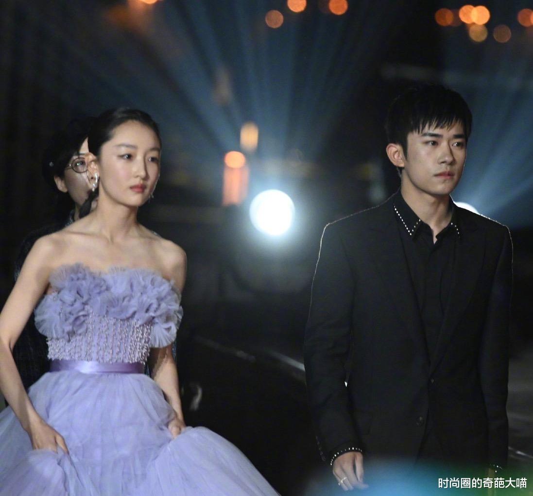 周冬雨|百花奖未修图流出！丫丫精致杨紫膀大腰圆，影后周冬雨却毫无气场