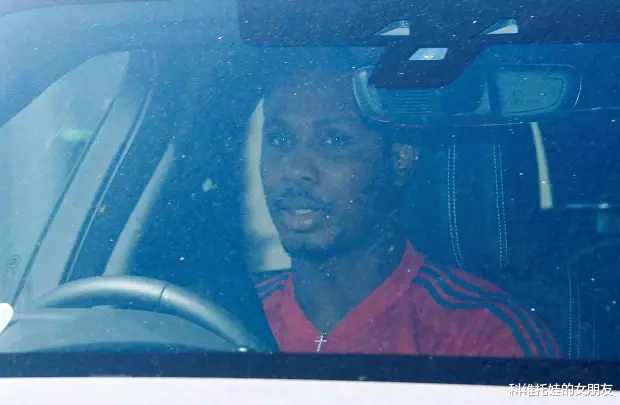 #曼联#曼联青木球王火了！球队时隔68天重启训练，他却光着膀子来见队友