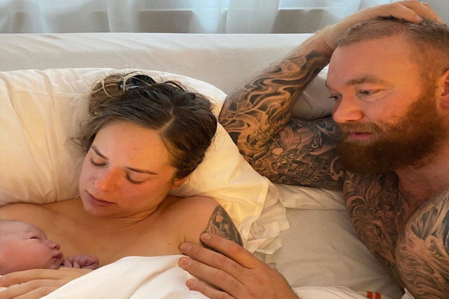 权力的游戏|《权力的游戏》前传，风云再起，魔山有继承人，珊莎捍卫王座