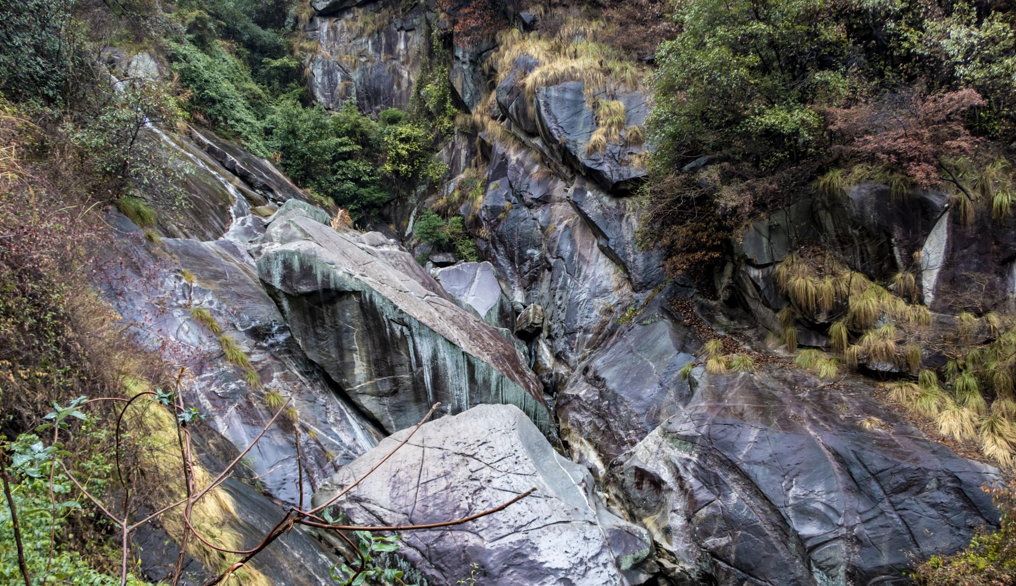 「庐山」1200年前李白的望庐山瀑布，现在瀑布什么样了？