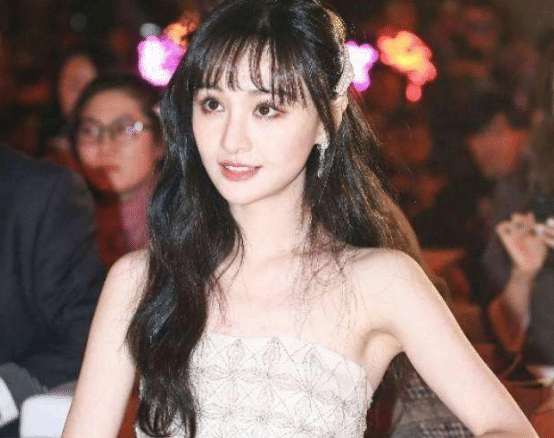 『周冬雨』盘点郑爽收入，周冬雨收入，杨紫收入，关晓彤收入！四小花旦差距好大