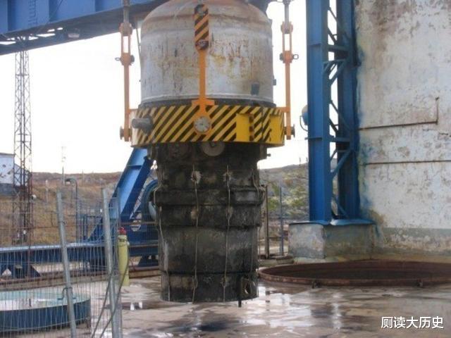 核电站▲俄罗斯公布拆除核潜艇的照片，核反应堆曝光，比一辆轿车还小