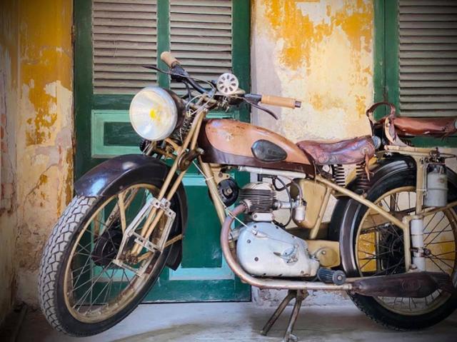 睹图|男子低价买回一辆80多年前的摩托车，如今有人出价17万不肯卖