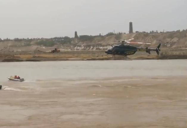 [查无此人]\车速应该挺快！\发烧感冒开车出事，大学生载母亲坠入黄河