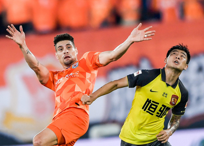 李霄鹏|压力山大！鲁能输球后李霄鹏遭记者灵魂拷问，球迷评论也一边倒