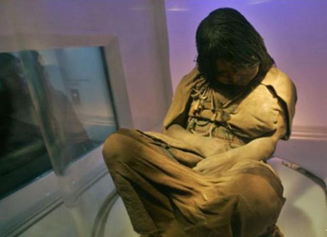 古墓|古墓中发现15岁少女，沉睡500年，面容精致，宛如“睡美人”