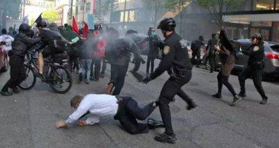 美国:美国全面失控!亚特兰大爆发激烈枪战,起义军向全美宣告独立